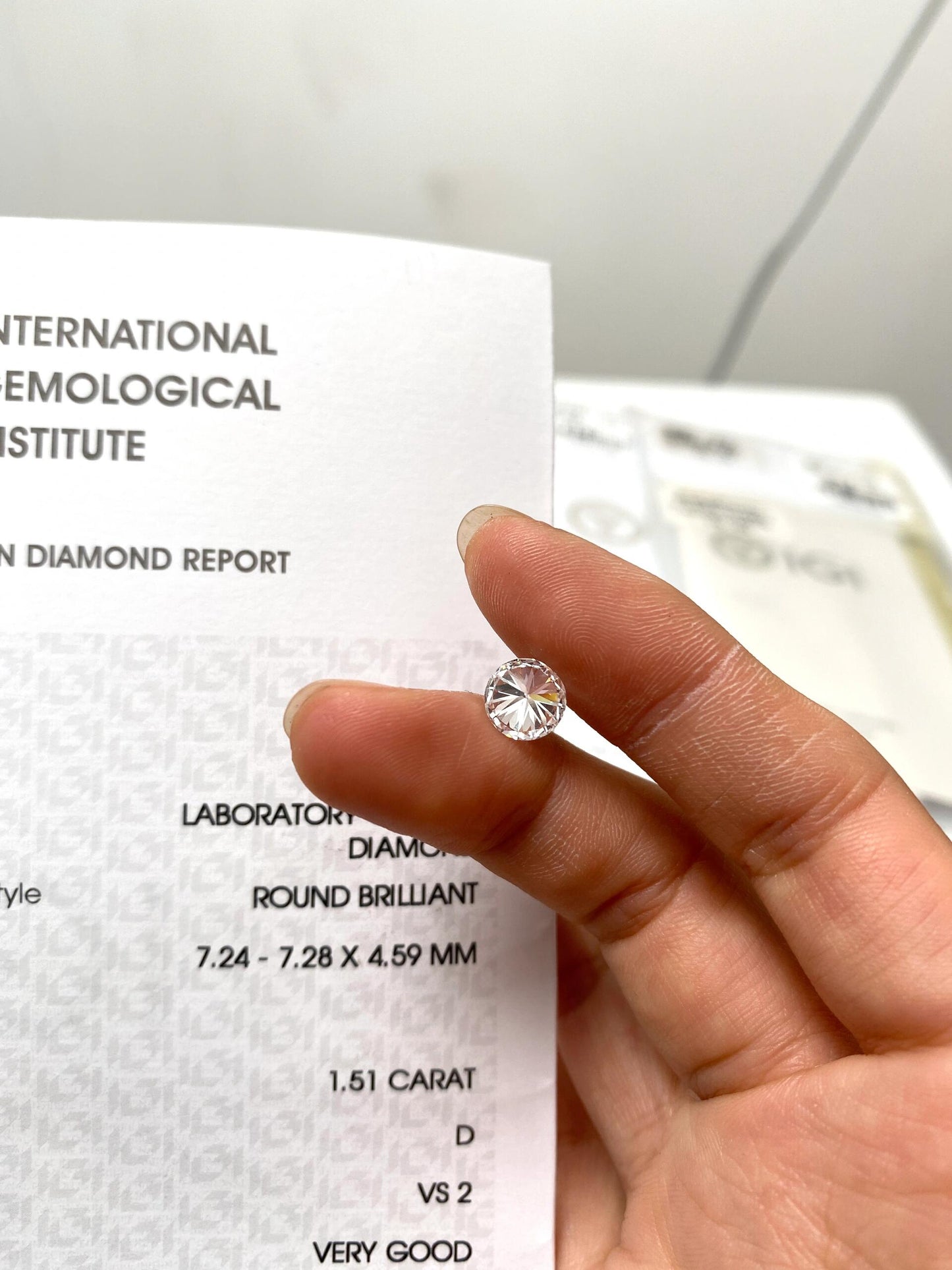 1.51 ct Round D / VS2 Lab-Grown Diamond just 688 usd