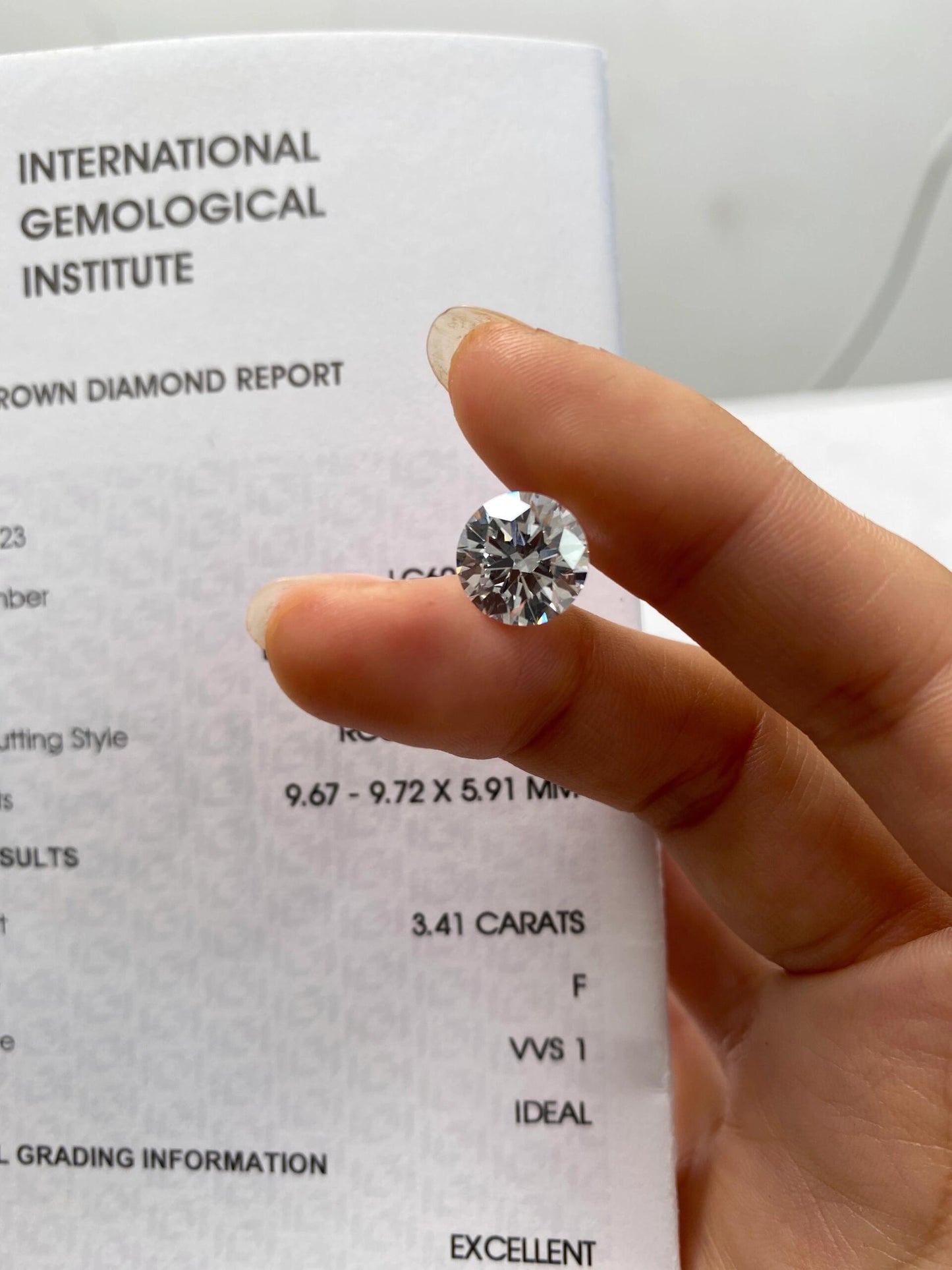 3.41 ct Round F / VVS1 Ideal Lab-Grown Diamond just 2358 usd