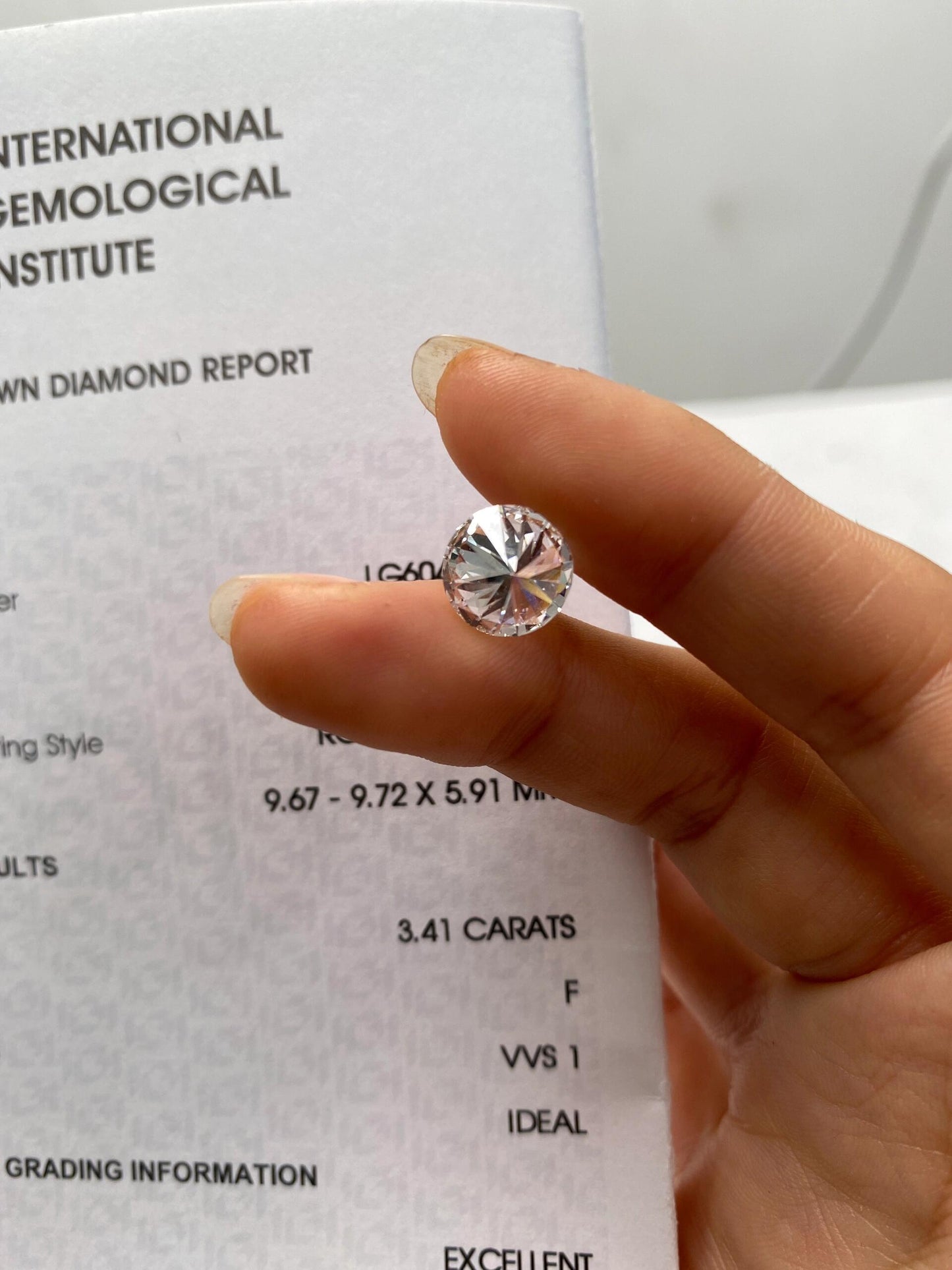 3.41 ct Round F / VVS1 Ideal Lab-Grown Diamond just 2358 usd