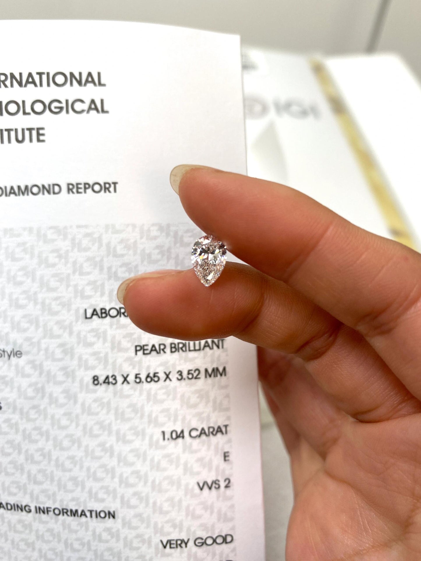 1.04 ct E / VVS2 Lab-Grown Diamond just 575 usd